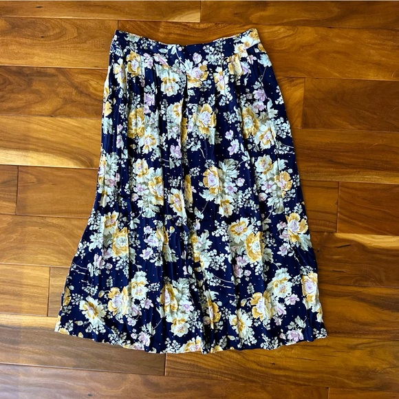Croft & Barrow Vintage Navy Floral Skirt size Medium - Picture 1 of 4